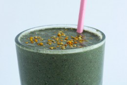 ‘Glowing Green’ Apple and Kale Smoothie