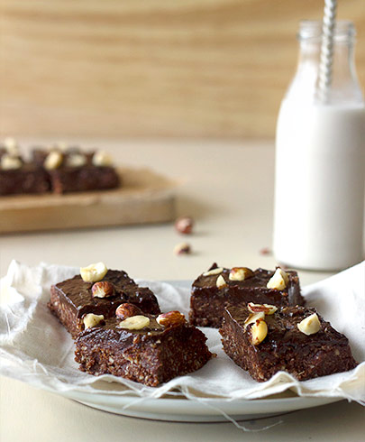 No-Bake "Nutella" Brownies - these babies are not only super easy to make, they're also #glutenfree and #vegan! www.sprinkleofgreen.com @teffyperk
