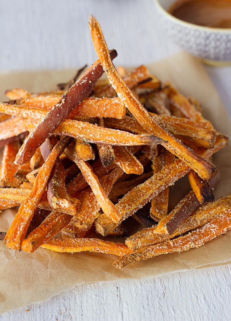 Crispy Oven-Baked Sweet Potato Fries! So deliciously addictive, I can't get enough of them #sweetpotatofries