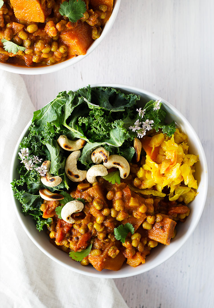 Nourishing Vegan Curry Bowl | www.sprinkleofgreen.com