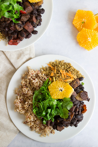 Vegan Brazilian Feijoada (Black Bean Stew) is so delicious and so filling! Plus it's such a "meaty" dish, so it's a perfect dish for anyone really! www.sprinkleofgreen.com