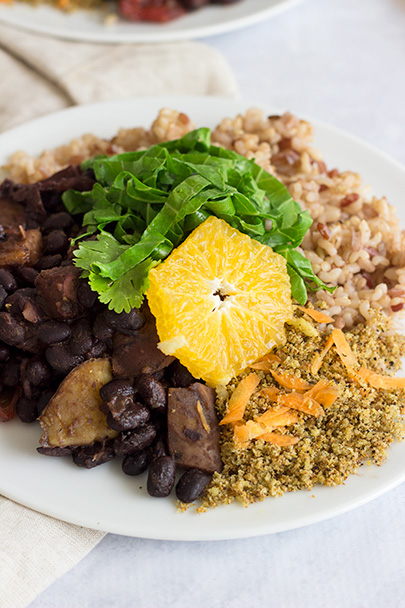Vegan Brazilian Feijoada (Black Bean Stew) is so delicious and so filling! Plus it's such a "meaty" dish, so it's a perfect dish for anyone really! www.sprinkleofgreen.com