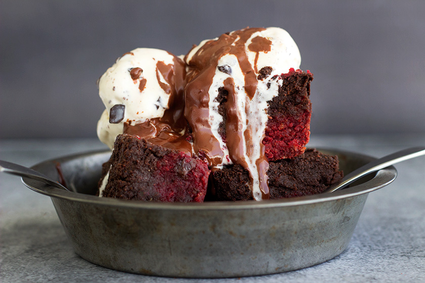 Valentine’s Red Velvet Brownie Fudge Sundaes | #vegan & #glutenfree indulgence at it's best!