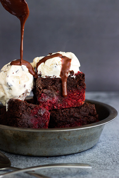 Valentine’s Red Velvet Brownie Fudge Sundaes | #vegan & #glutenfree indulgence at it's best!