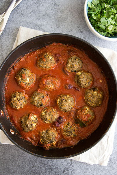 AUBERGINE (EGGPLANT) VEGETARIAN "MEATBALLS" - so delicious and meaty, I love this with some quinoa, brown rice, or pasta! www.sprinkleofgreen.com @teffyperk