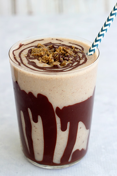 Healthy Peanut Butter Cookie Dough Milkshake from www.sprinkleofgreen.com #vegan #dairyfreemilkshake