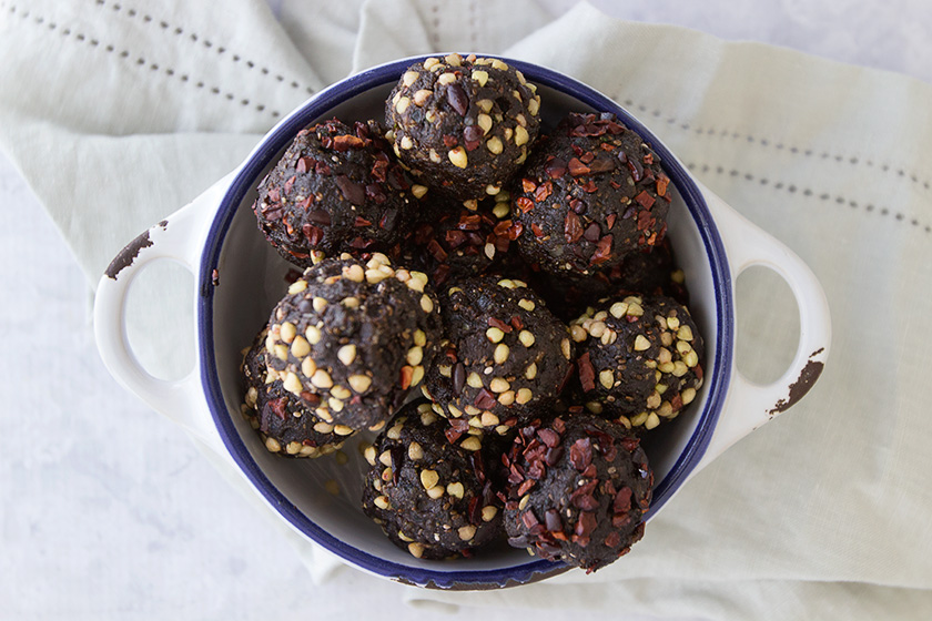 Kale & Chocolate Protein Bliss Balls - #vegan, #lowcarb, #paleo and completely #sugarfree!!