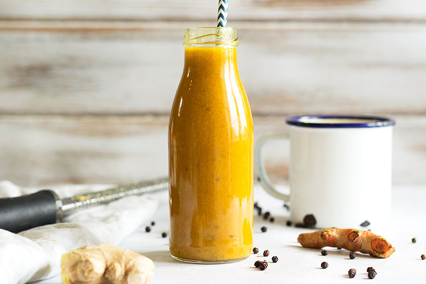 Turmeric Latte - normal and iced! With delicious flavours like licorice, vanilla, cinnamon and ginger it's impossible to not love this warming and beneficial drink that boosts the immune system!