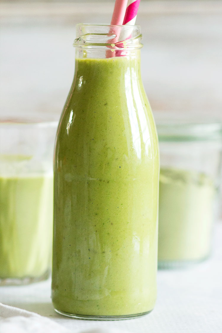 Green Power Bean Protein Smoothie | Delicious and creamy smoothie full of delicious plant based protein from white beans, spinach, plant milk, and more!