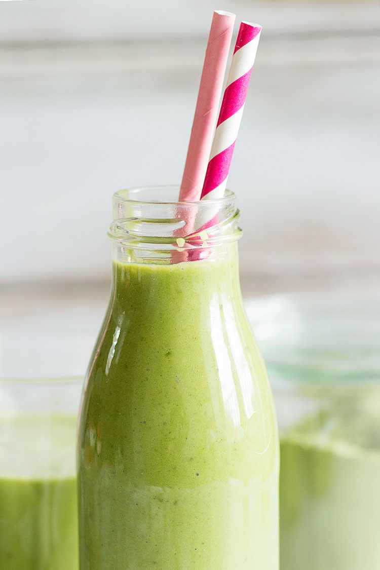 Green Power Bean Protein Smoothie | Delicious and creamy smoothie full of delicious plant based protein from white beans, spinach, plant milk, and more!