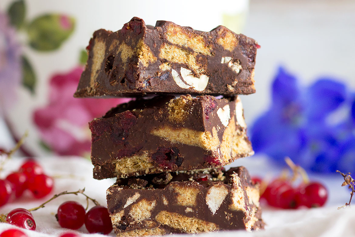Judge Fudge Peanut Butter Rocky Roads | AMAZING no bake chocolate dessert brimming with biscuits, cranberries and hazelnuts. It's also completely #vegan and #dairyfree as well!
