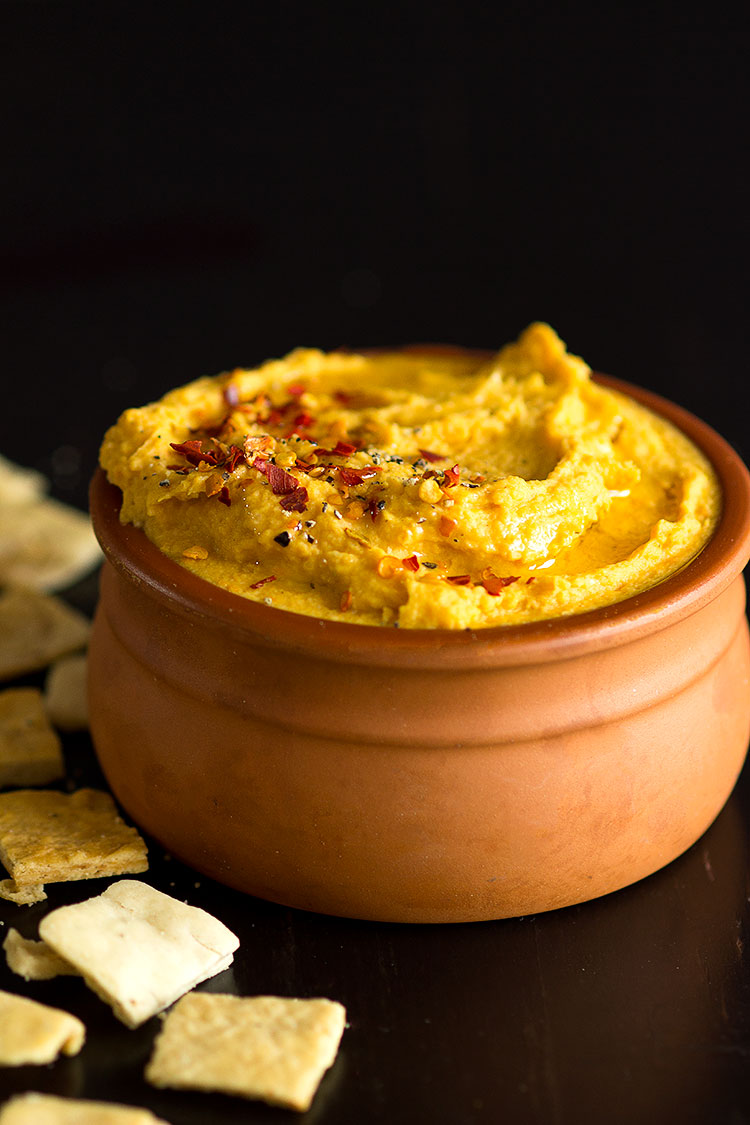 Turmeric Sweet Potato Hummus | Baked sweet potato with cannelini beans, tahini, garlic and spices to make the most delicious creamy dip, perfect to serve during a autumn dinner party!