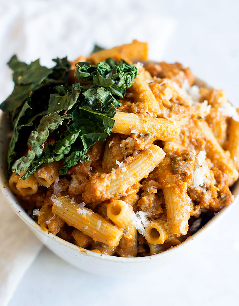 Fall Pumpkin Bolognese Pasta with Crispy Kale | made with beef, mushrooms, and pumpkin, this is a healthy and quick dinner that is not to be missed. Perfect for those fall nights to enjoy a bowl of bolognese pasta!