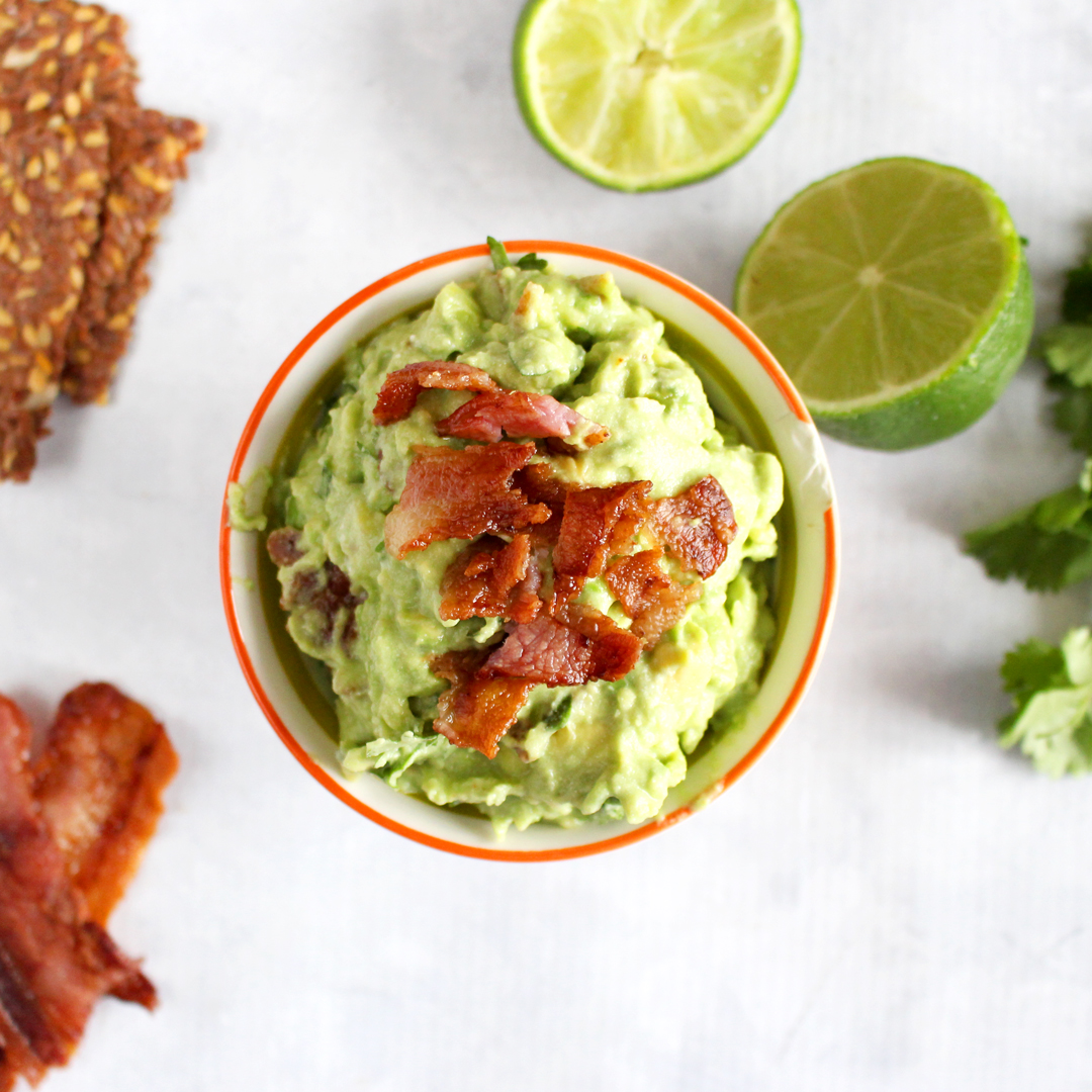 Spicy Bacon Guacamole Dip | the low carb dip perfect for dinner parties!